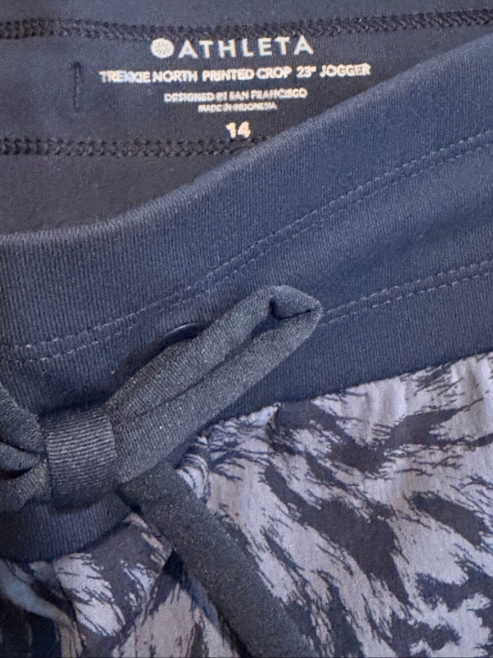 Athleta Trekkie North Printed Crop 23" Joggers New with Tags - Picture 7 of 7